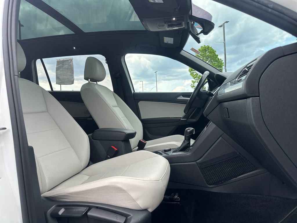 Certified 2020 Volkswagen Tiguan SE R-Line AWD/4WD image 15