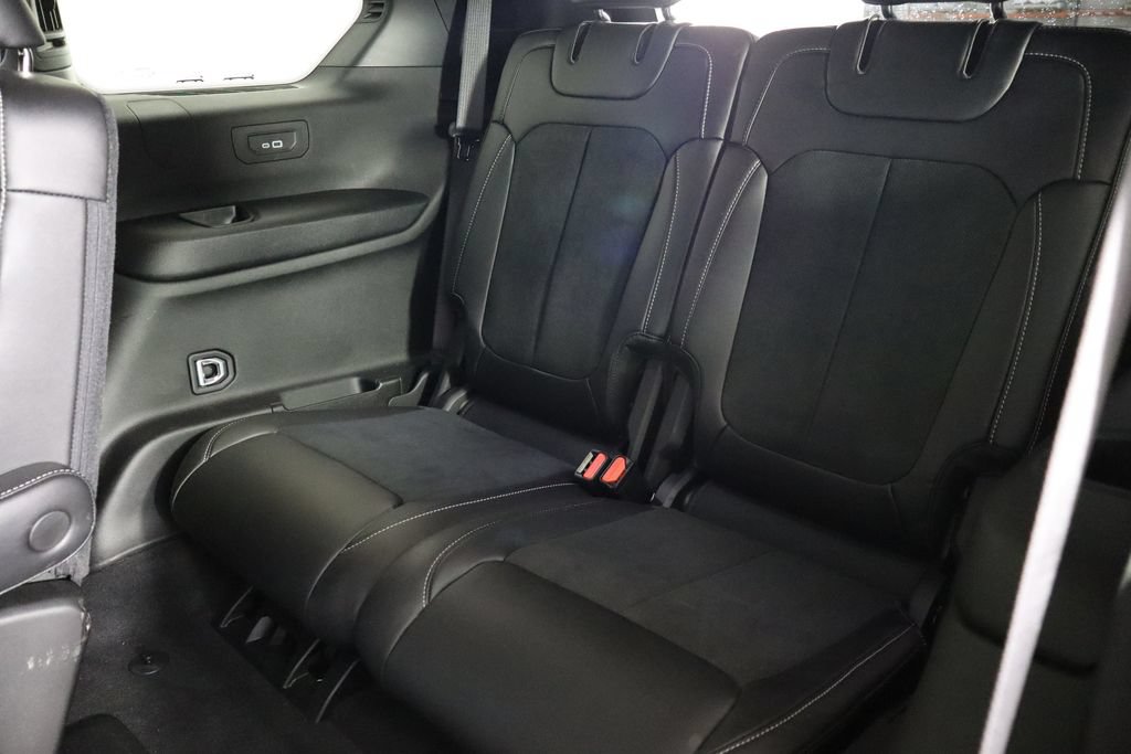 Used 2025 Jeep Grand Cherokee L Laredo AWD/4WD image 17