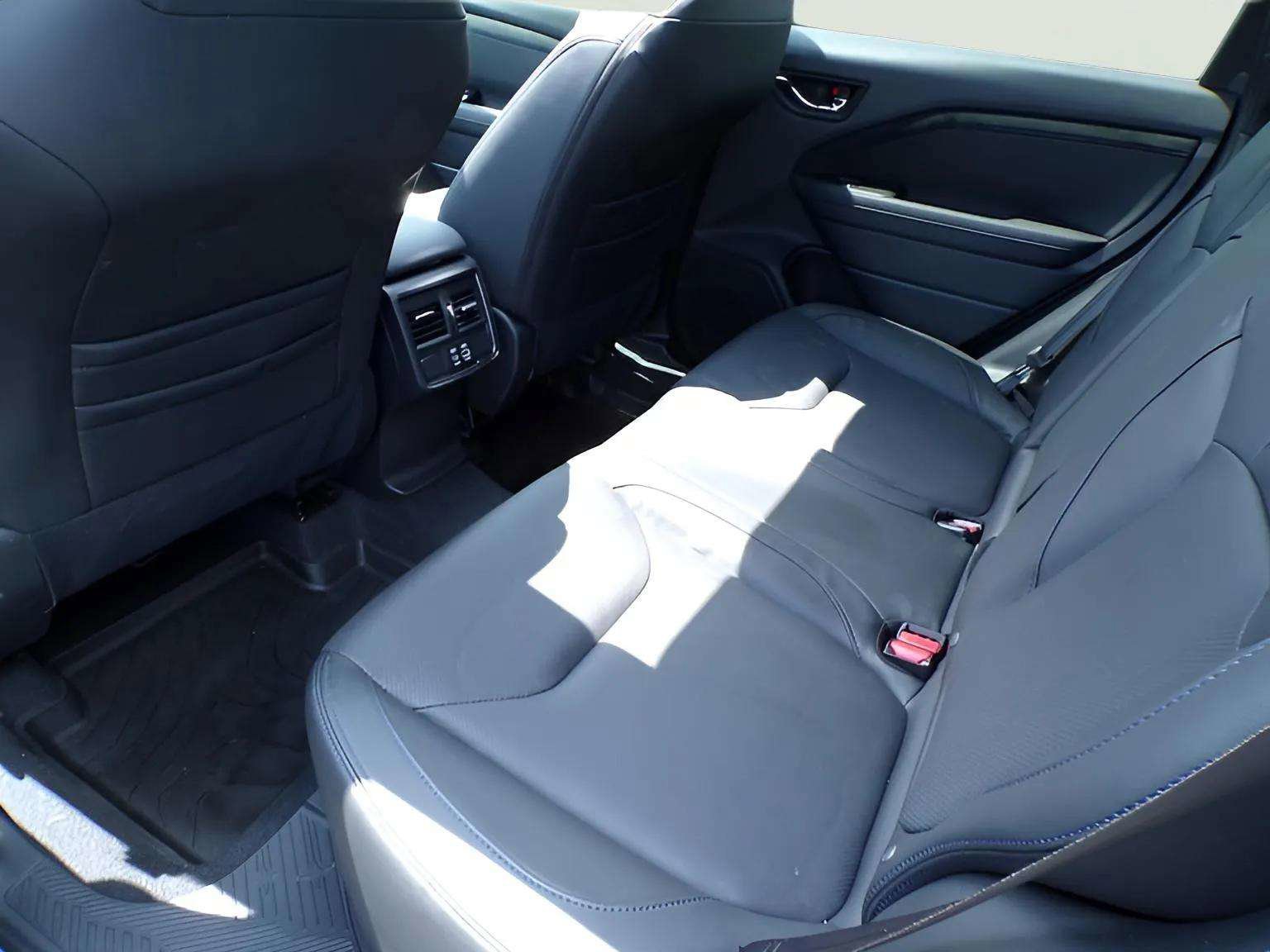 Certified 2025 Subaru Forester Limited image 17