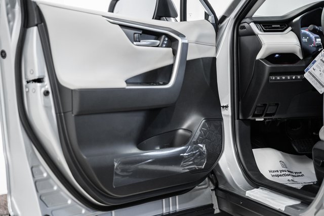 New 2025 Toyota RAV4 Limited image 38