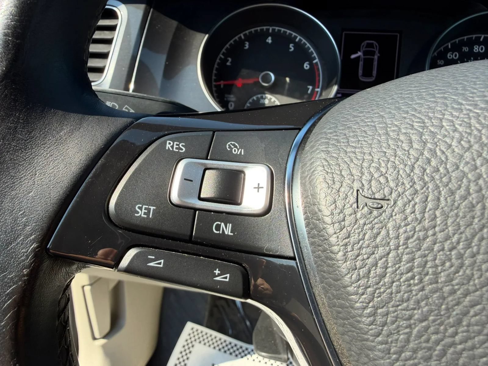 Used 2018 Volkswagen Golf SE FWD image 23