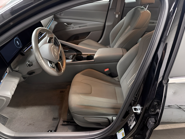 Used 2025 Hyundai Elantra SEL FWD image 10