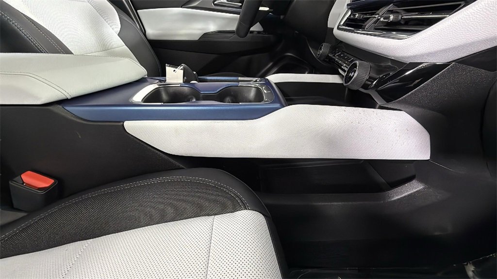 Used 2025 Chevrolet Equinox EV LT image 36