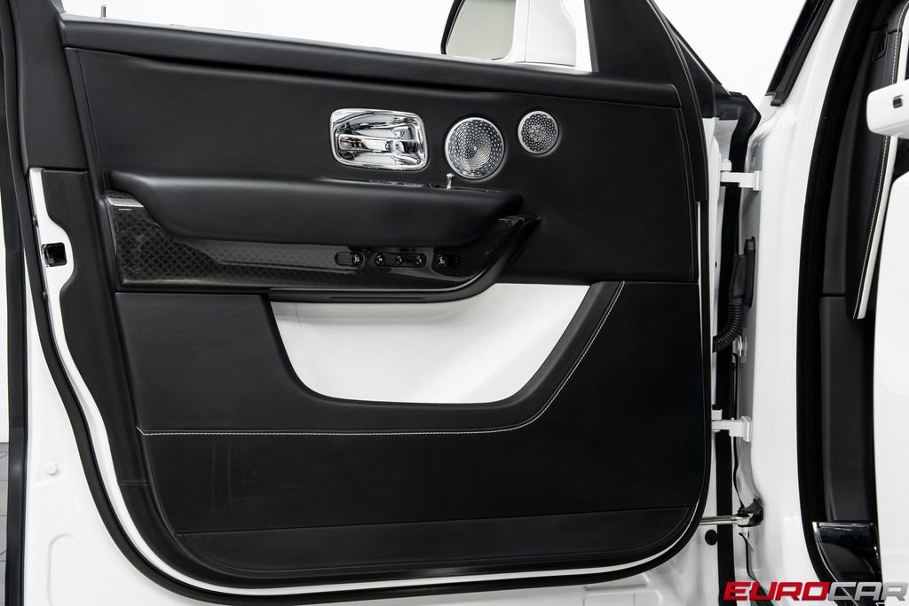 Used 2020 Rolls-Royce Cullinan Black Badge image 21