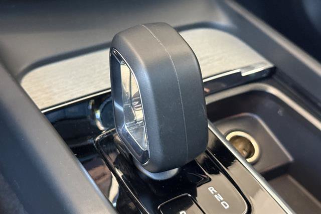 Certified 2025 Volvo XC60 B5 Plus AWD/4WD image 22