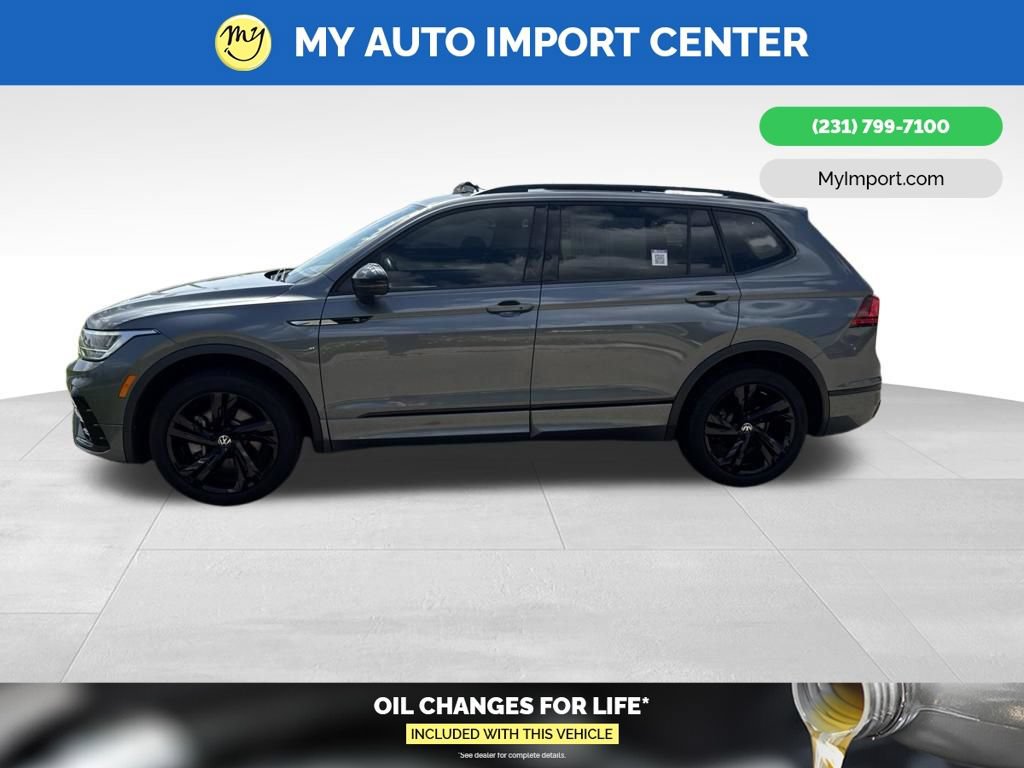 Used 2024 Volkswagen Tiguan SE R-Line AWD/4WD image 4