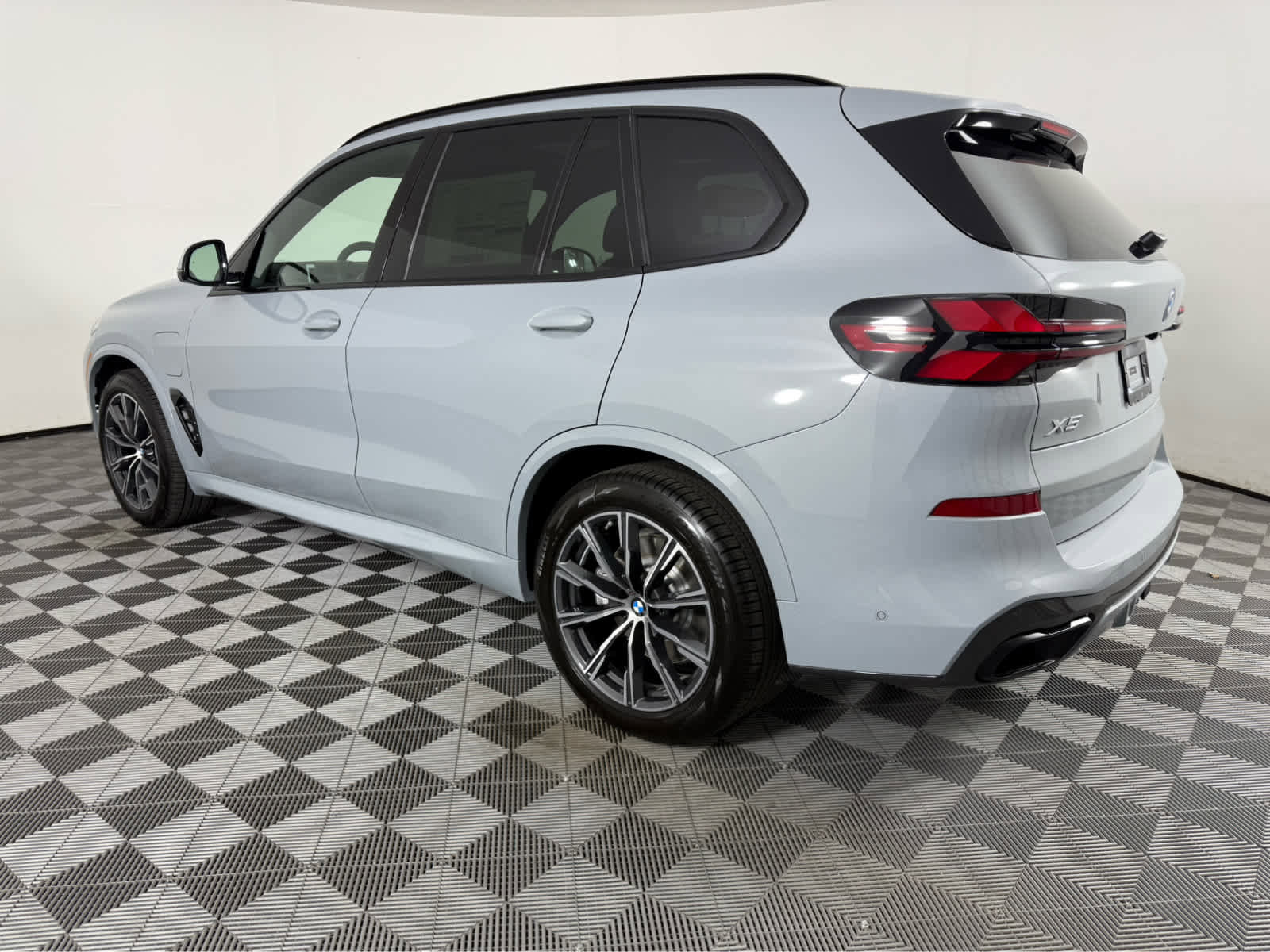 New 2026 BMW X5 xDrive50e w/ M Sport Package image 6