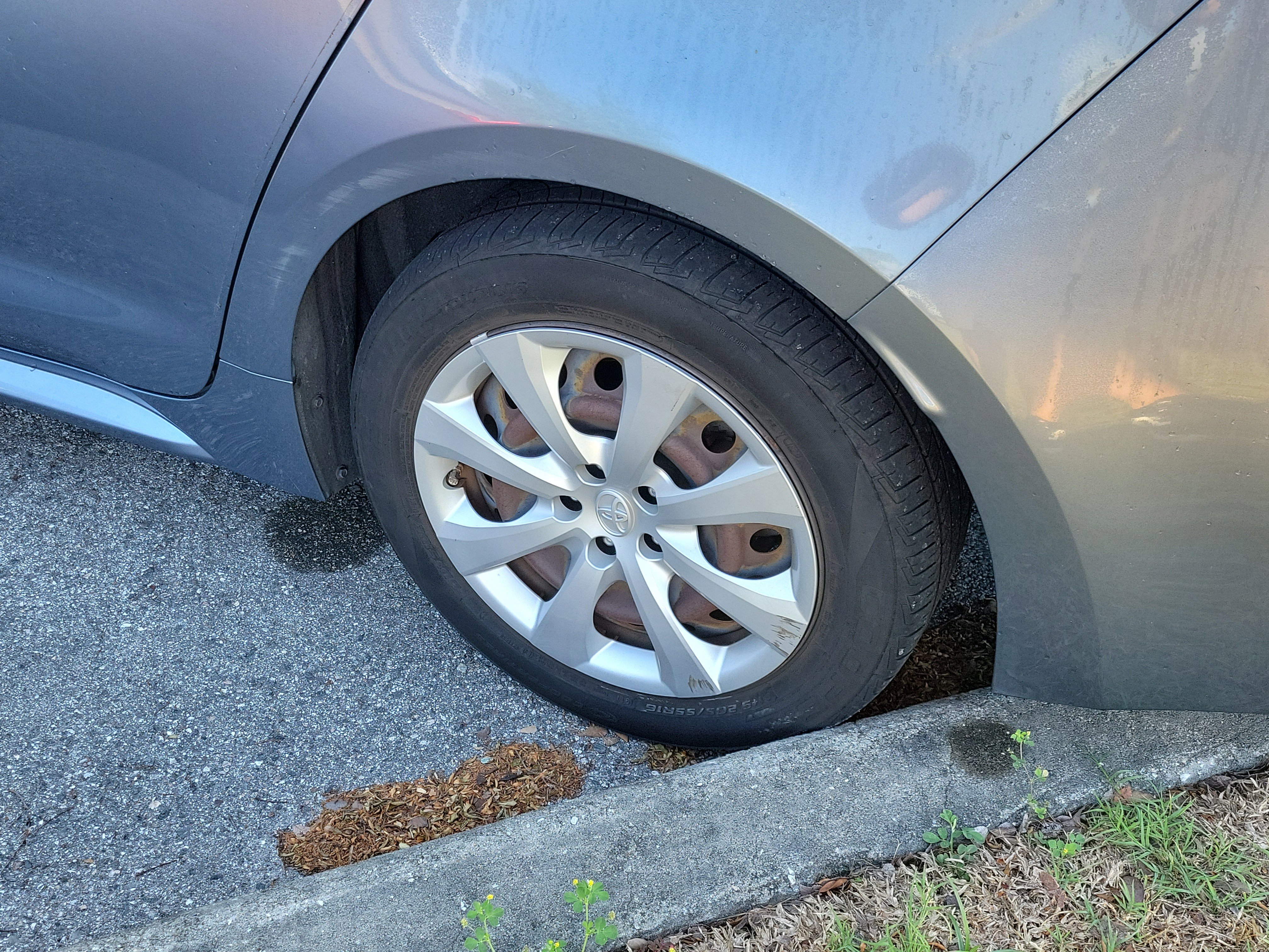 Used 2021 Toyota Corolla LE image 20