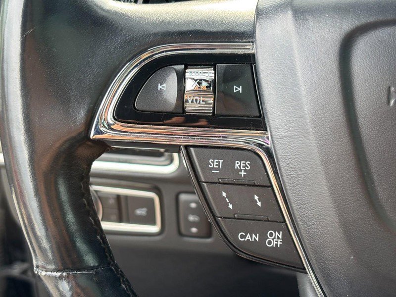 Used 2019 Lincoln Navigator Reserve image 18