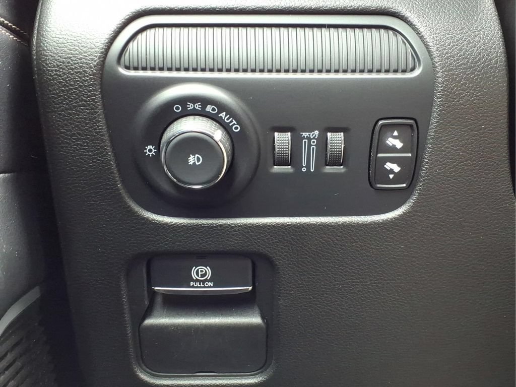 Used 2024 Jeep Wagoneer L Series II w/ Flexible Seating Group AWD/4WD image 21