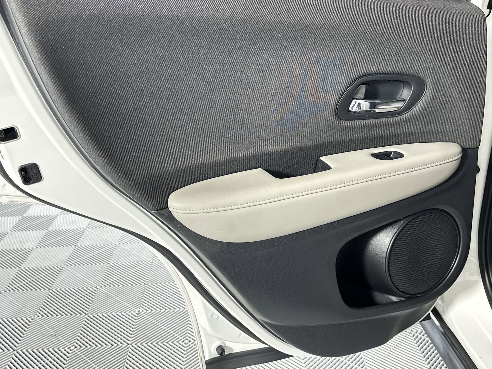 Used 2021 Honda HR-V LX image 30