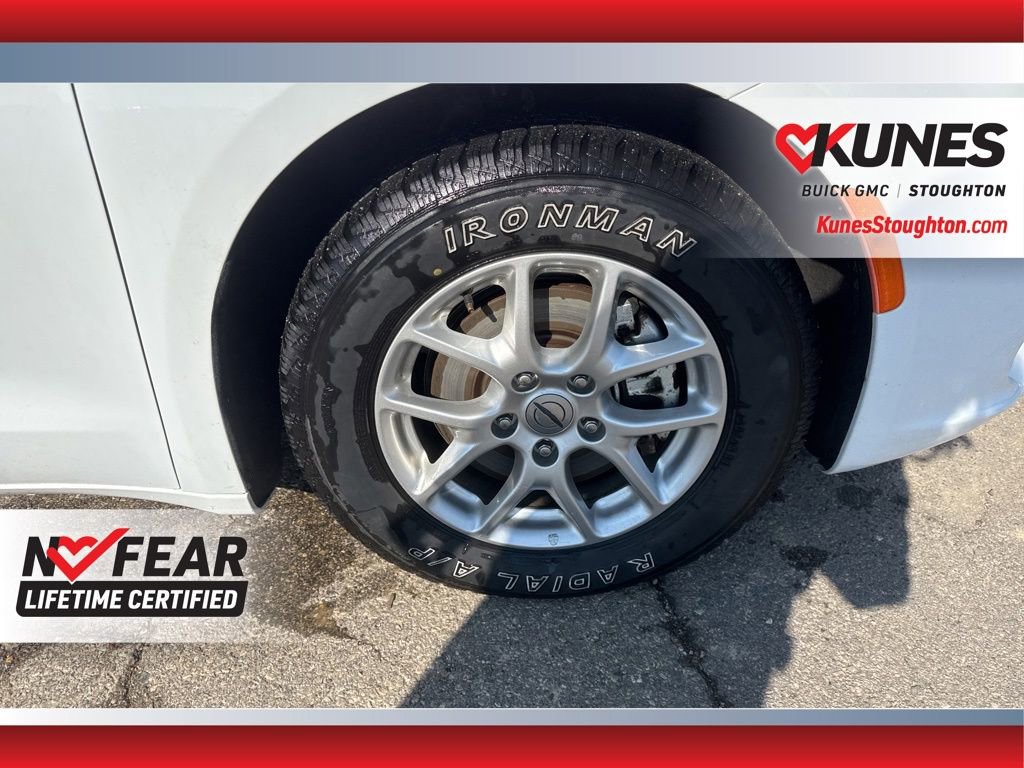 Used 2023 Chrysler Pacifica Touring-L image 15