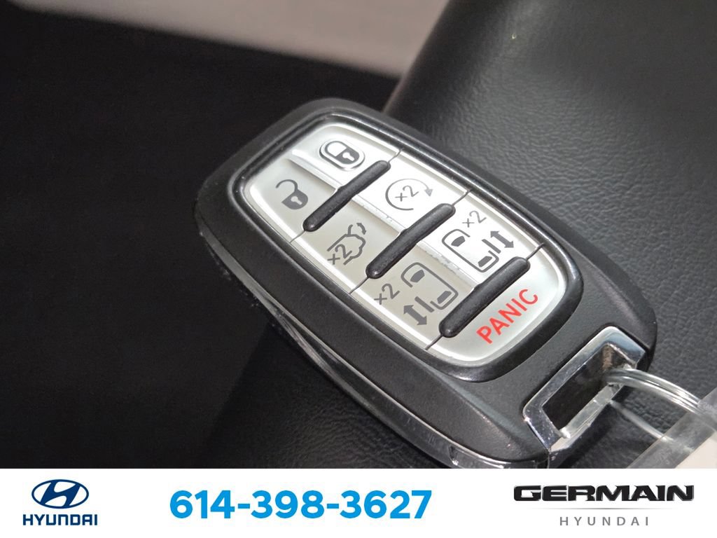 Used 2023 Chrysler Pacifica Touring-L FWD image 34