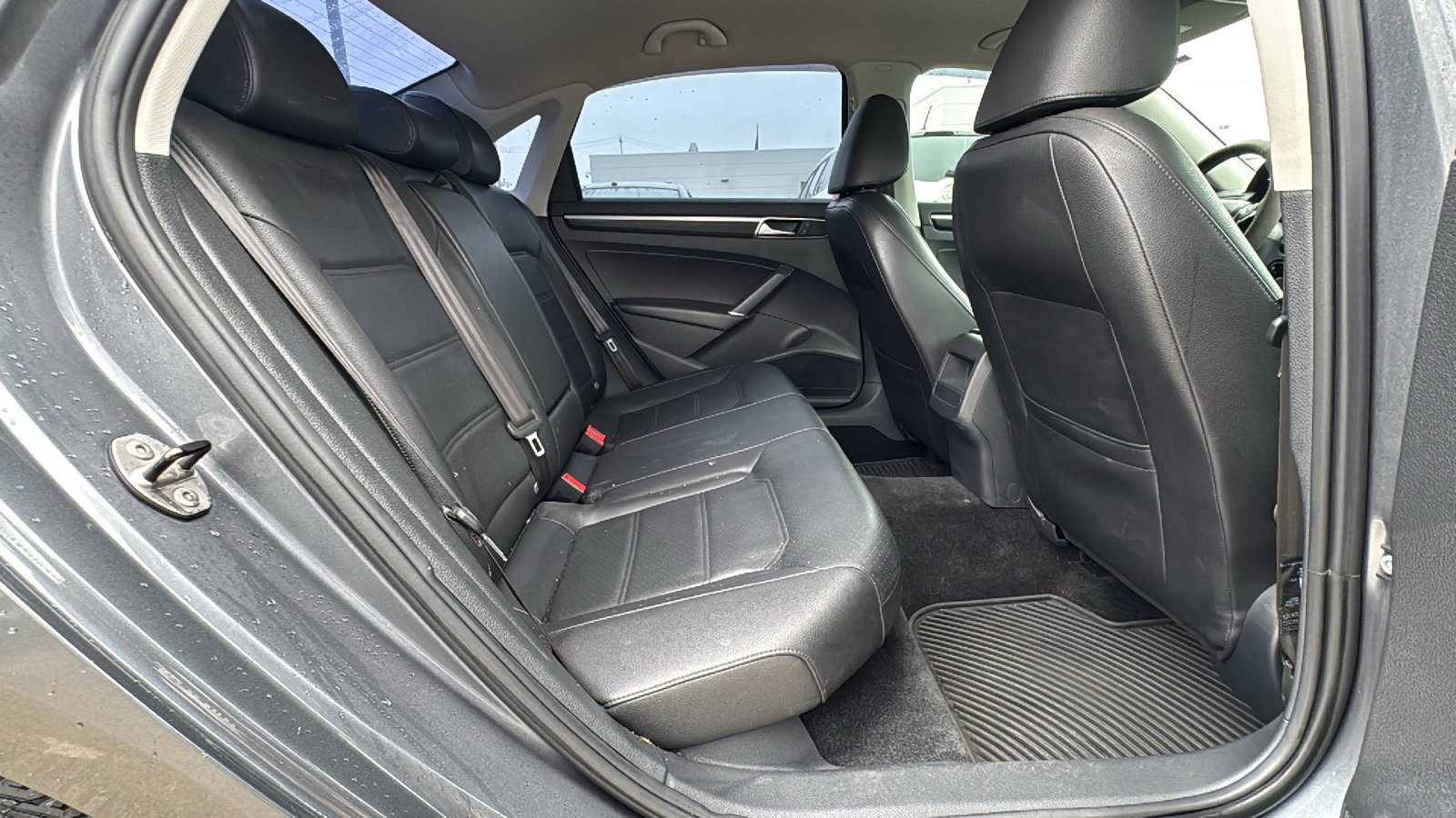 Used 2017 Volkswagen Passat 1.8T R-Line w/ R-Line Lighting Package image 25