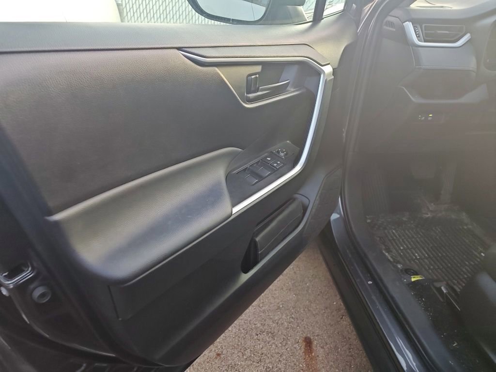 Used 2023 Toyota RAV4 LE FWD image 5