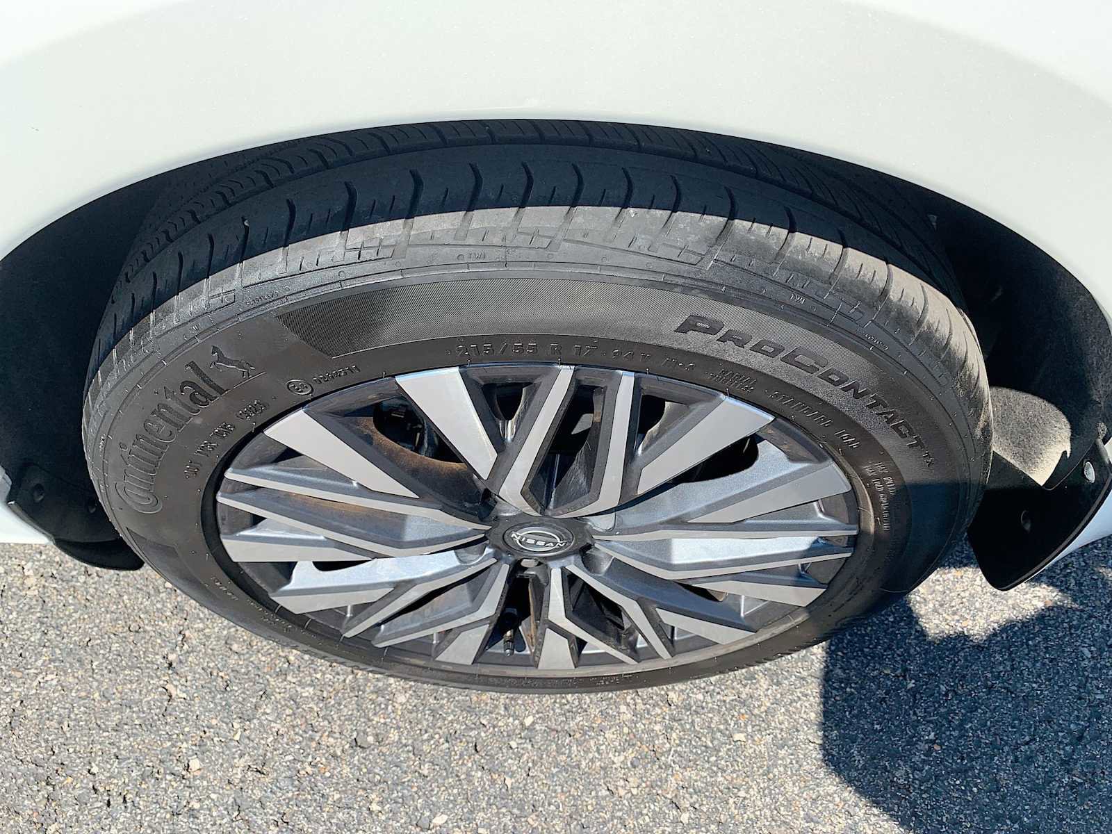 Used 2024 Nissan Altima 2.5 SV w/ SV Premium Package image 32