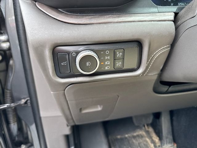 Used 2023 Ford Explorer Platinum w/ Premium Technology Package image 31