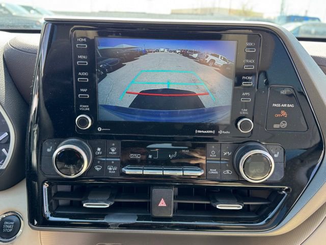Used 2022 Toyota Highlander XLE image 18