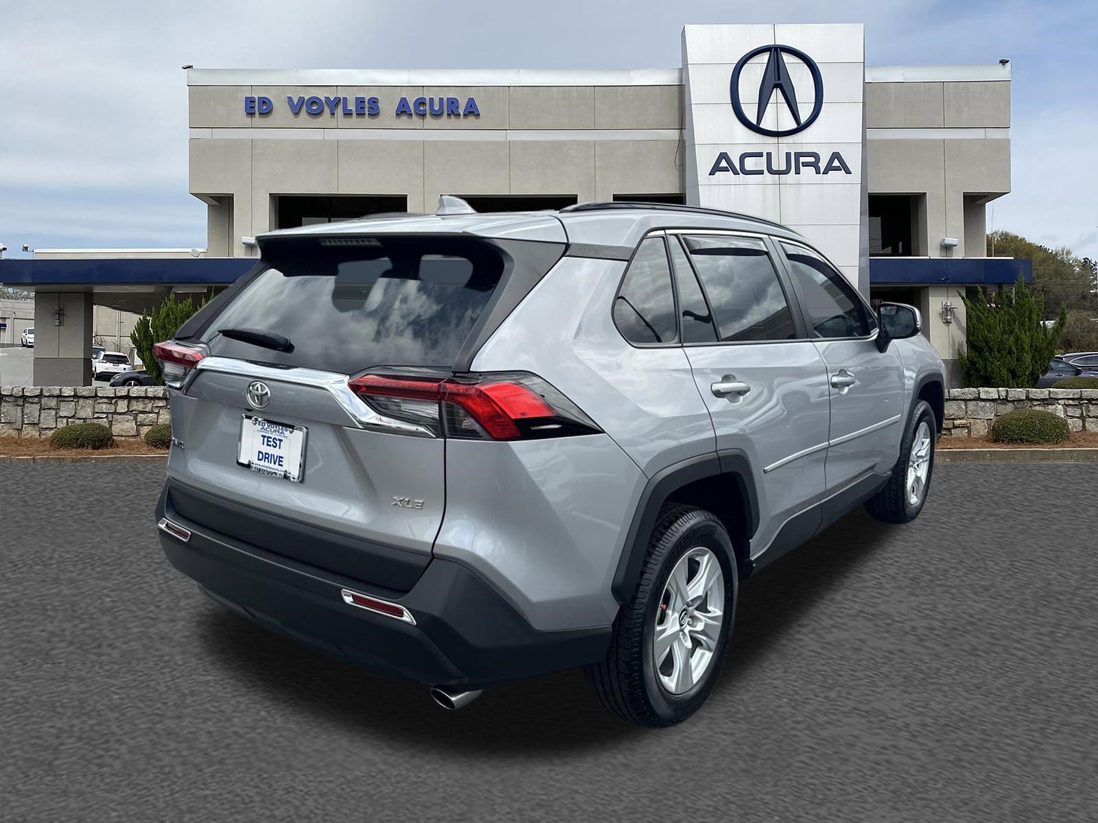 Used 2020 Toyota RAV4 XLE w/ Convenience Package FWD image 5