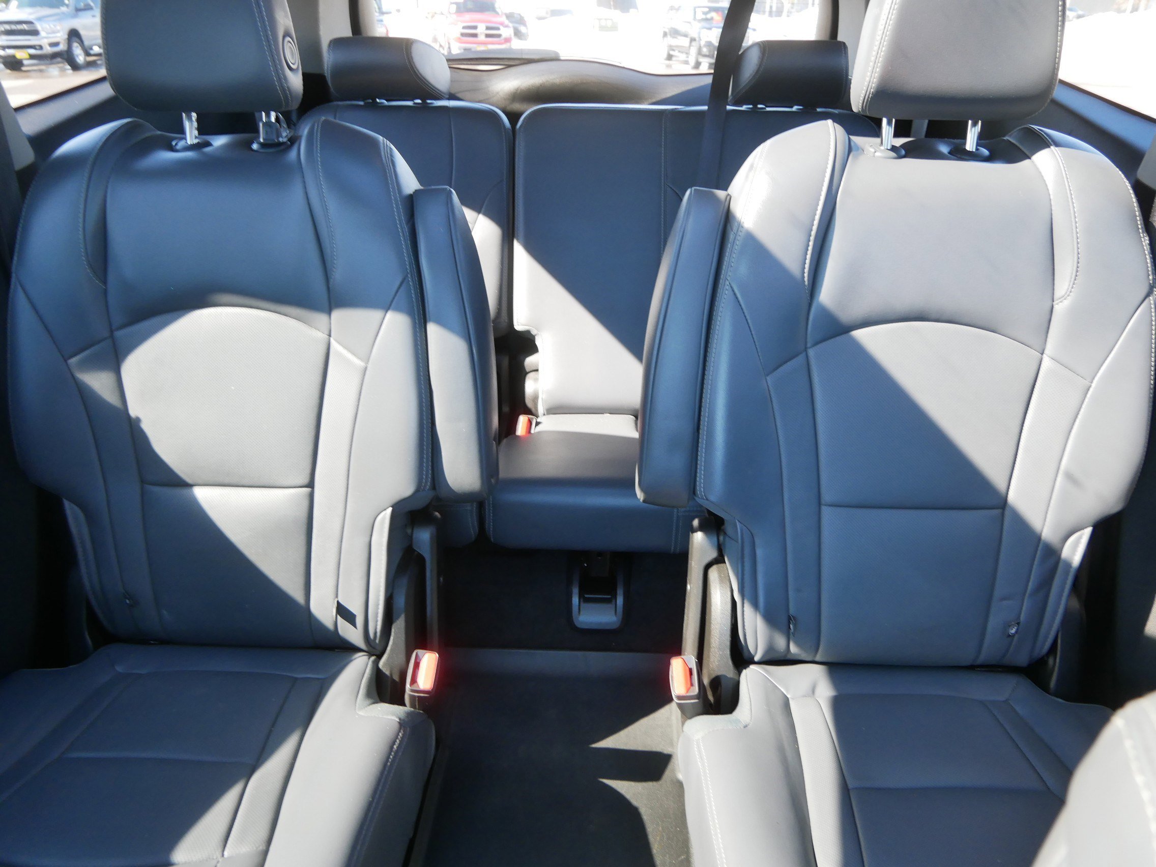 Used 2018 Buick Enclave Essence image 13