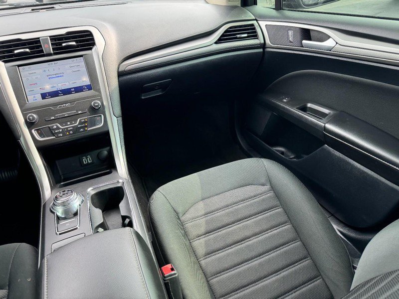 Used 2020 Ford Fusion SE FWD image 15