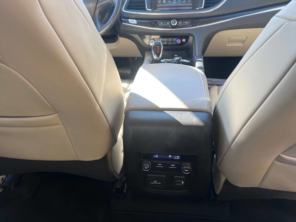 Used 2018 Buick Enclave Essence image 15