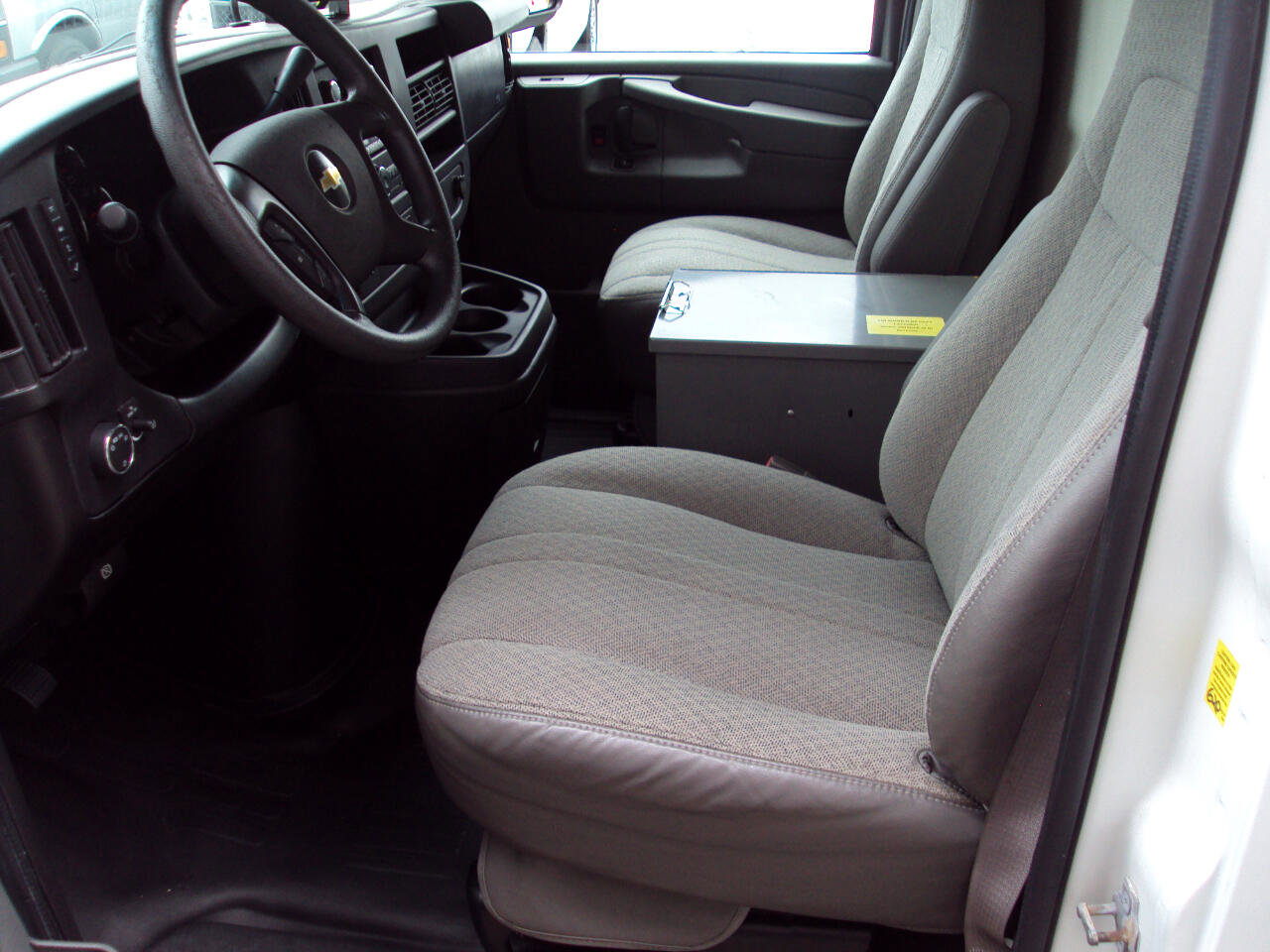 Used 2011 Chevrolet Express 1500 AWD image 17