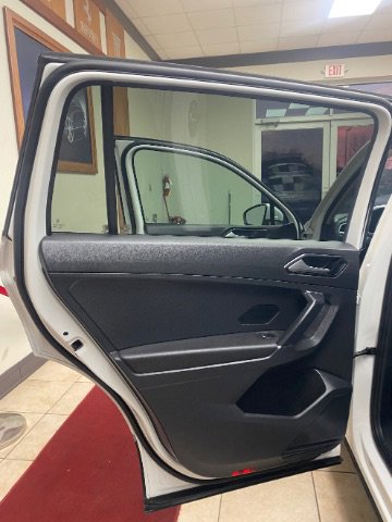 Used 2018 Volkswagen Tiguan SE image 13
