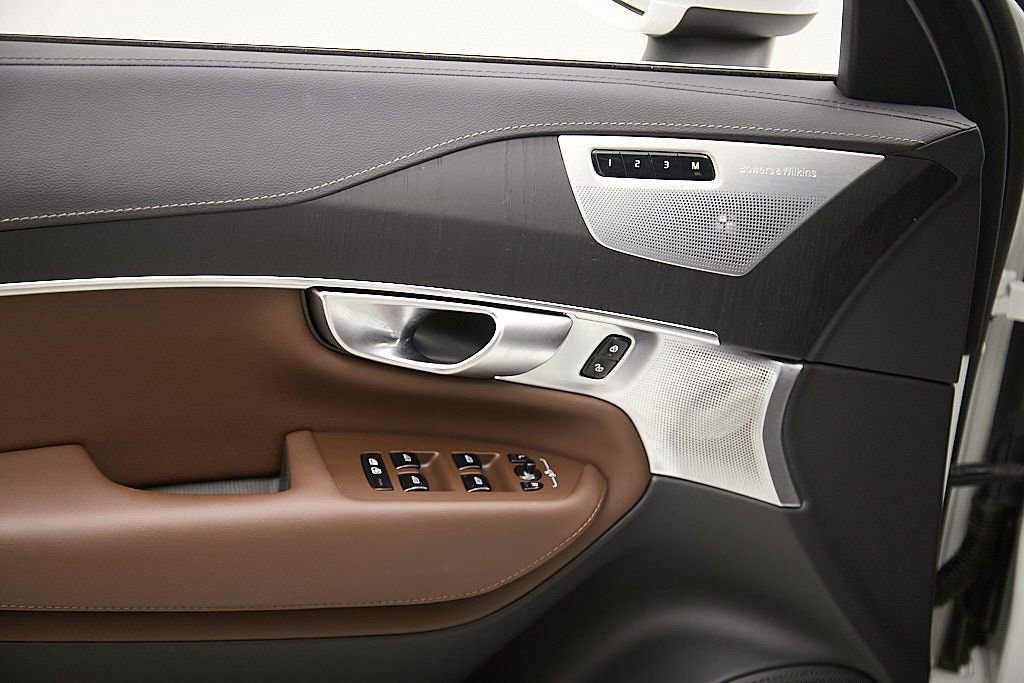 Certified 2024 Volvo XC90 T8 Ultimate w/ Protection Package image 11