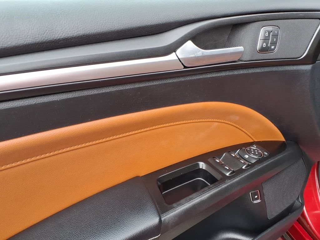 Used 2019 Ford Fusion Energi Titanium FWD image 5