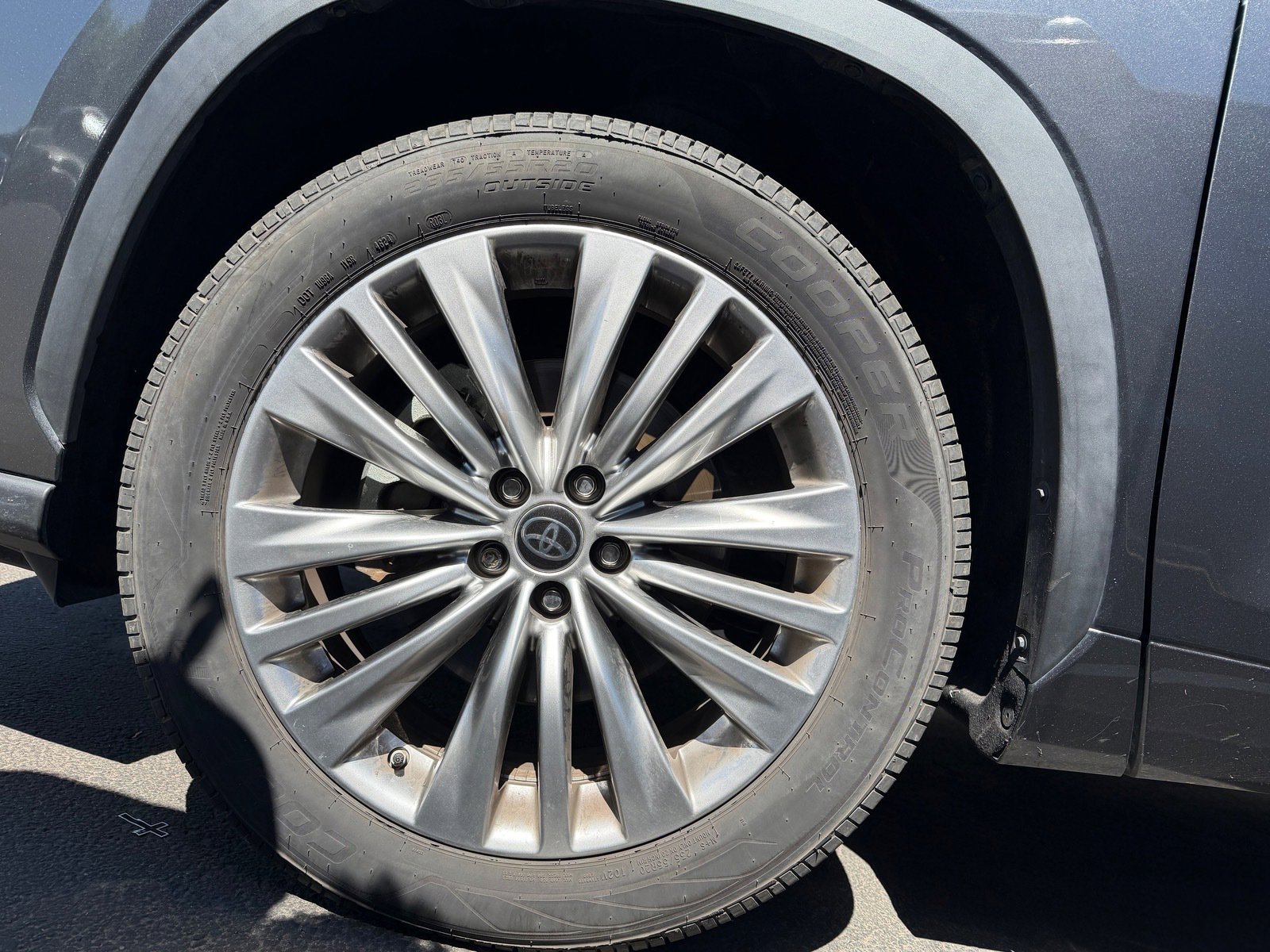 Used 2023 Toyota Highlander Platinum FWD image 6