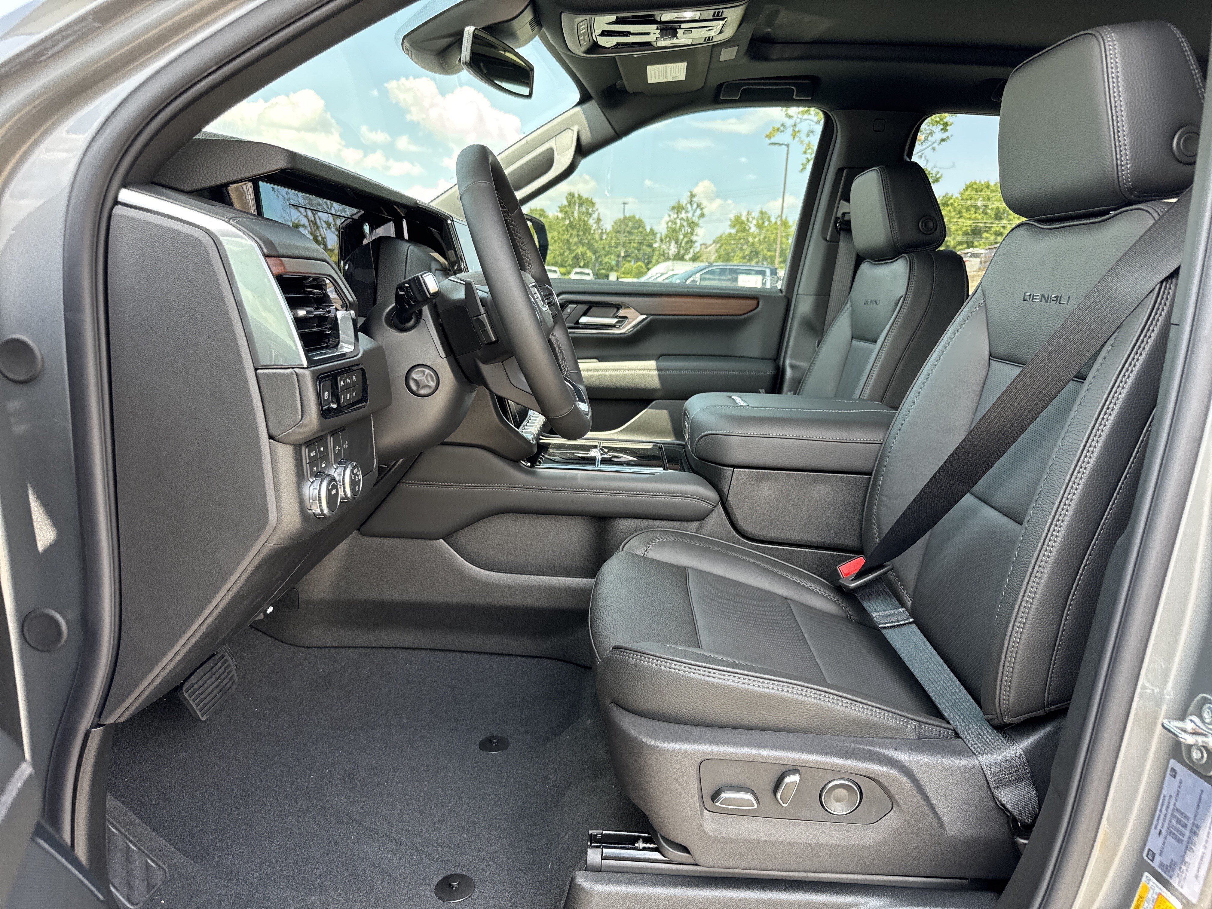 New 2026 GMC Yukon XL Denali w/ Sun & Power Step Package AWD/4WD image 17