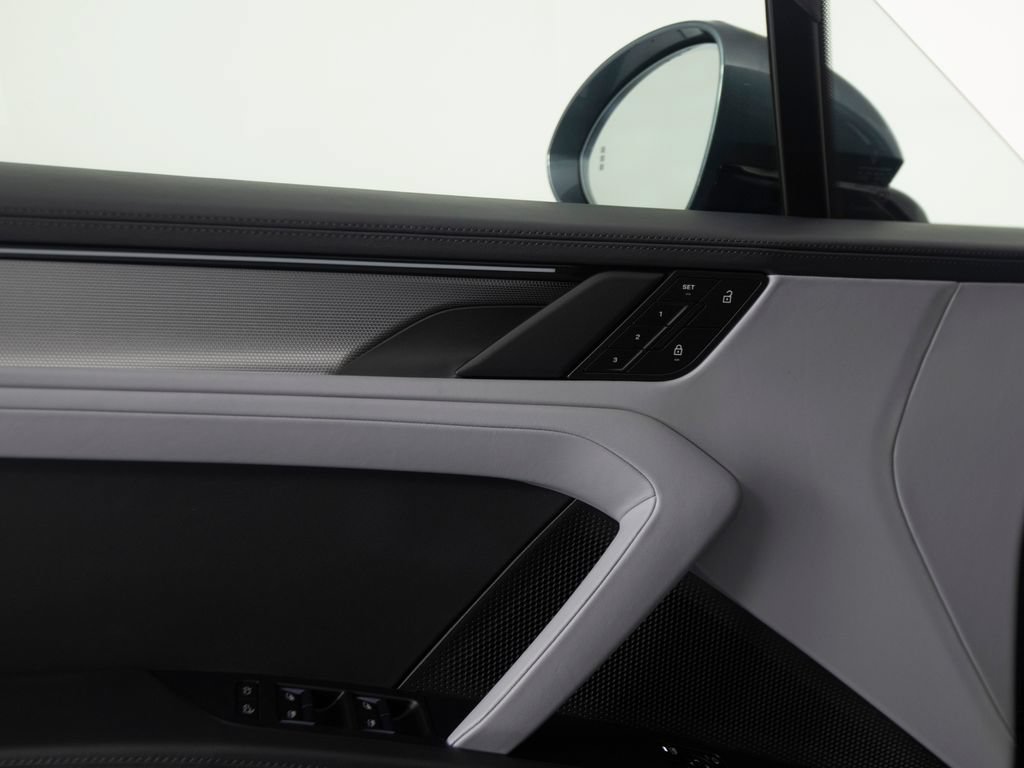 New 2026 Porsche Cayenne Electric Coupe AWD/4WD image 20