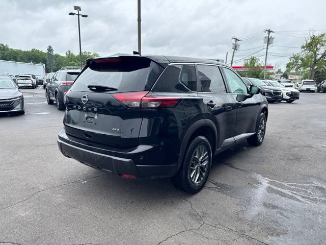 Used 2024 Nissan Rogue S AWD/4WD image 2