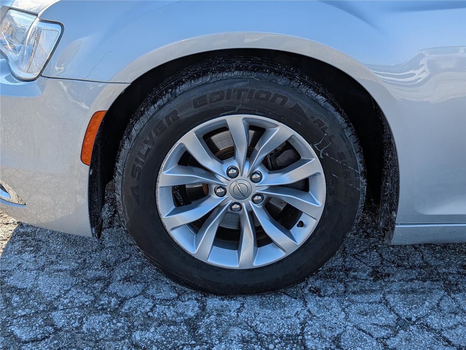 Used 2019 Chrysler 300 Touring image 9