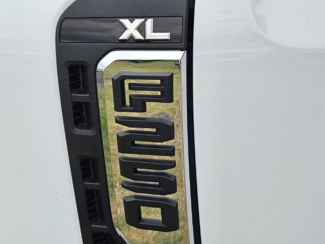 New 2026 Ford F250 XL w/ FX4 Off-Road Package AWD/4WD image 5