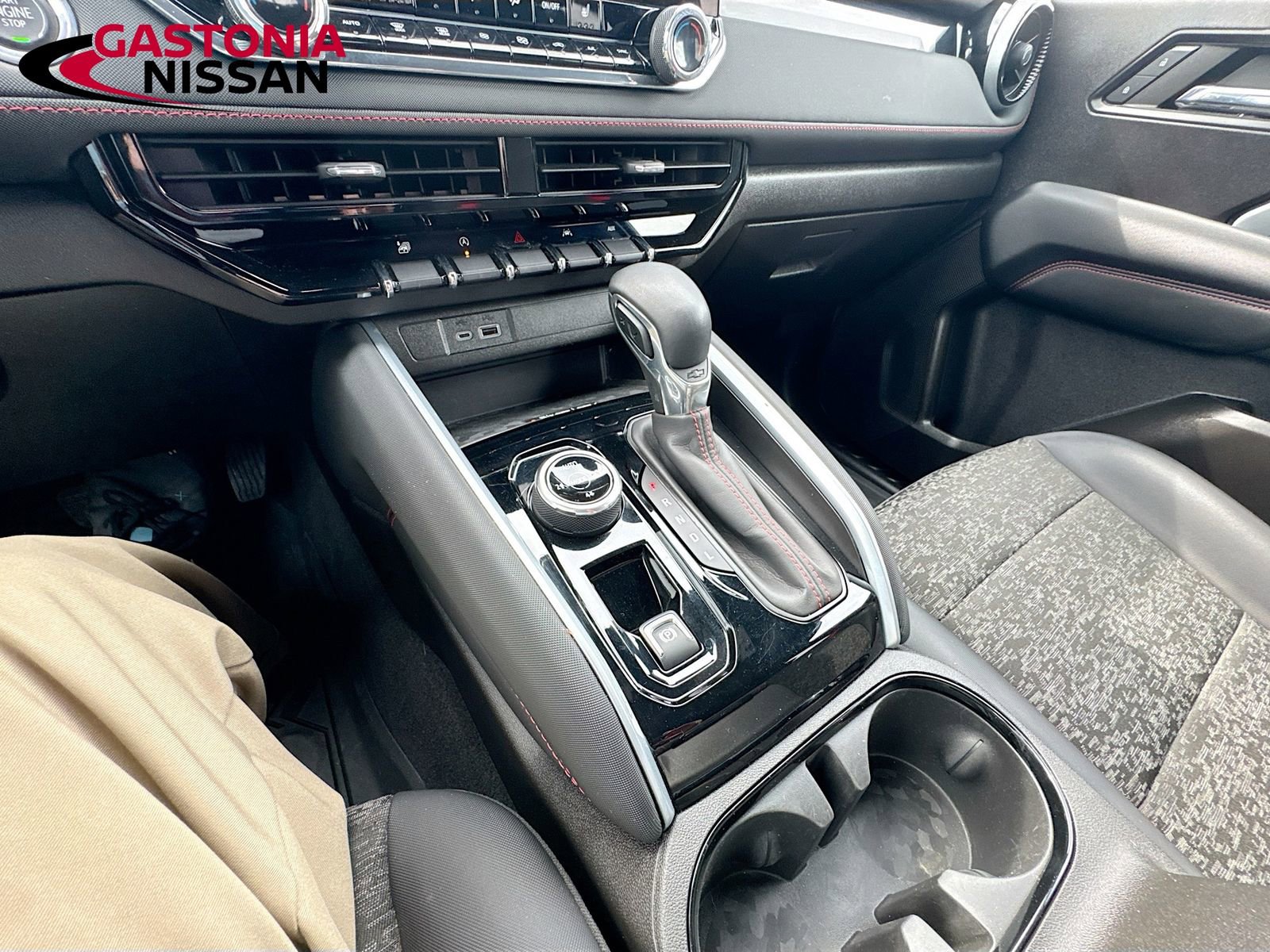 Used 2023 Chevrolet Colorado Z71 w/ Z71 Convenience Package 2 image 31