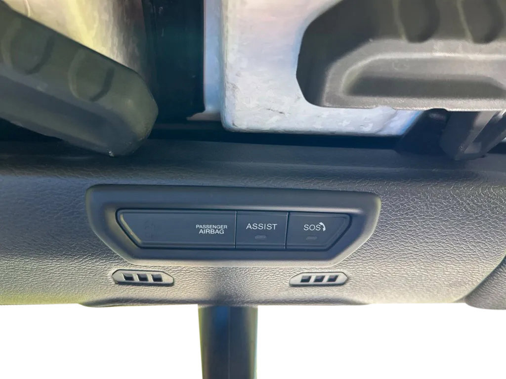 Used 2019 Jeep Wrangler Unlimited Sahara w/ Dual Top Group AWD/4WD image 25