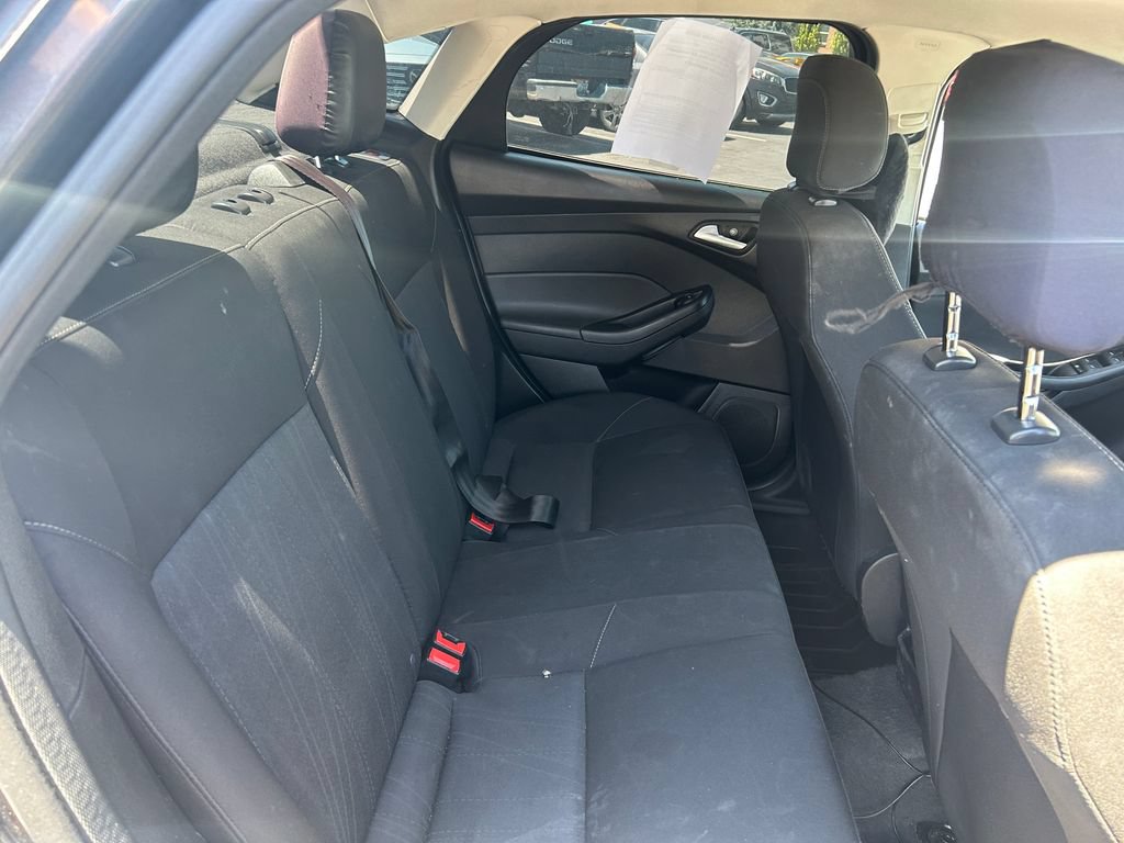 Used 2018 Ford Focus SE FWD image 28