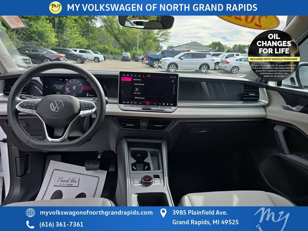 Used 2025 Volkswagen Tiguan SE AWD/4WD image 14