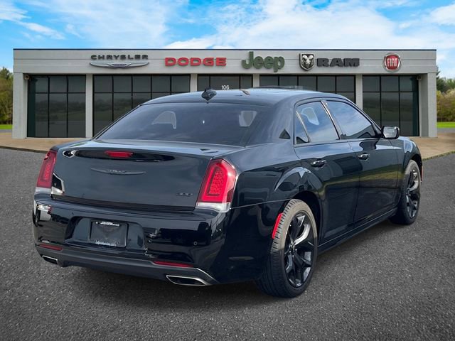 Used 2022 Chrysler 300 Touring L w/ Popular Equipment Group RWD image 3