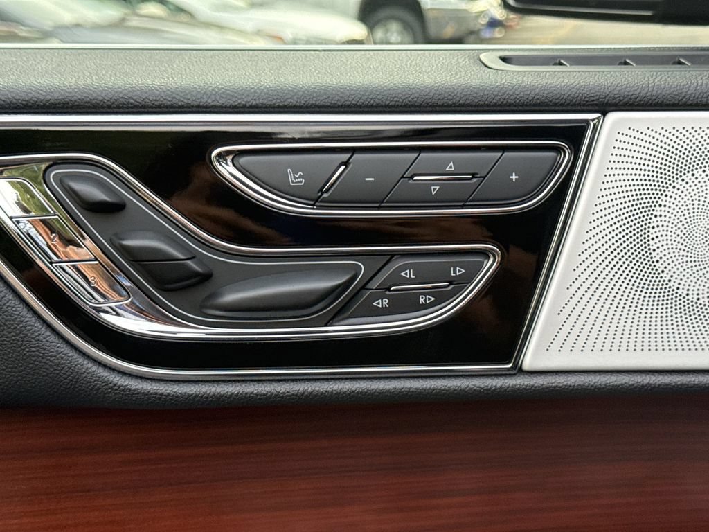 Used 2021 Lincoln Navigator Reserve w/ Luxury Package AWD/4WD image 14