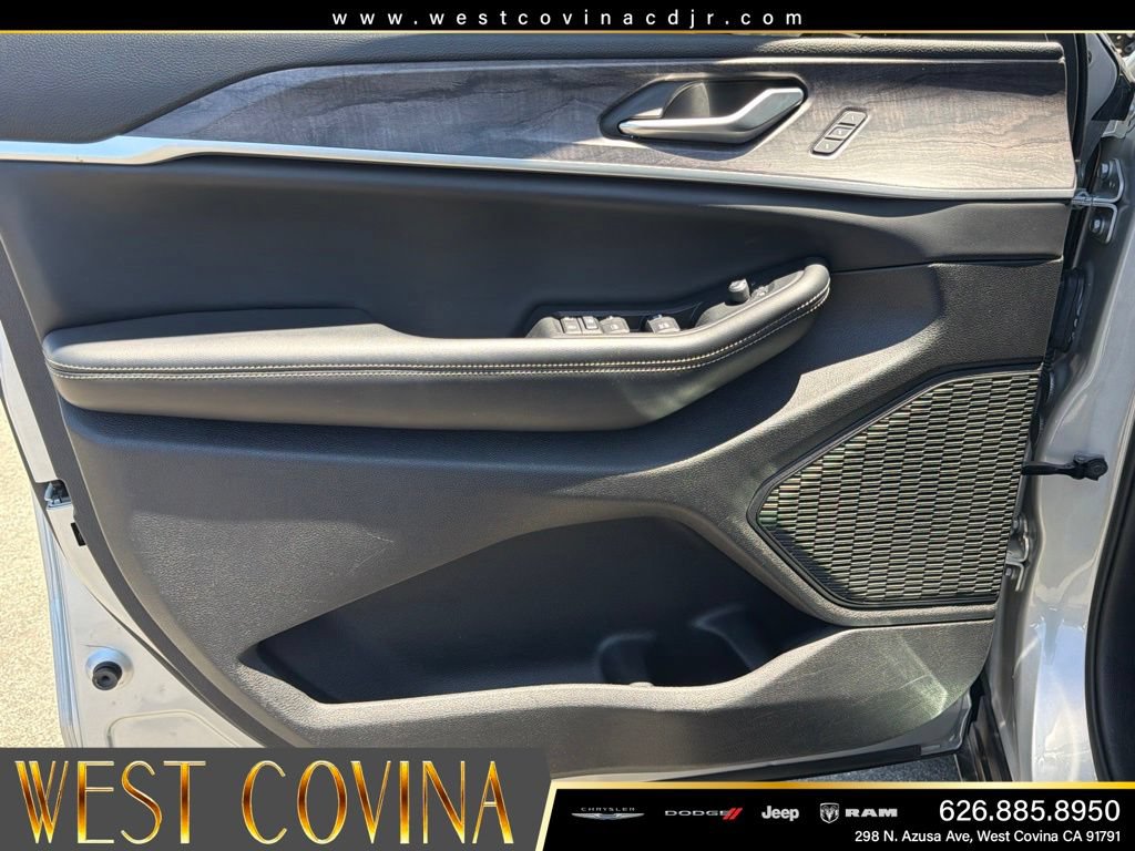 Used 2023 Jeep Grand Cherokee Limited RWD image 19