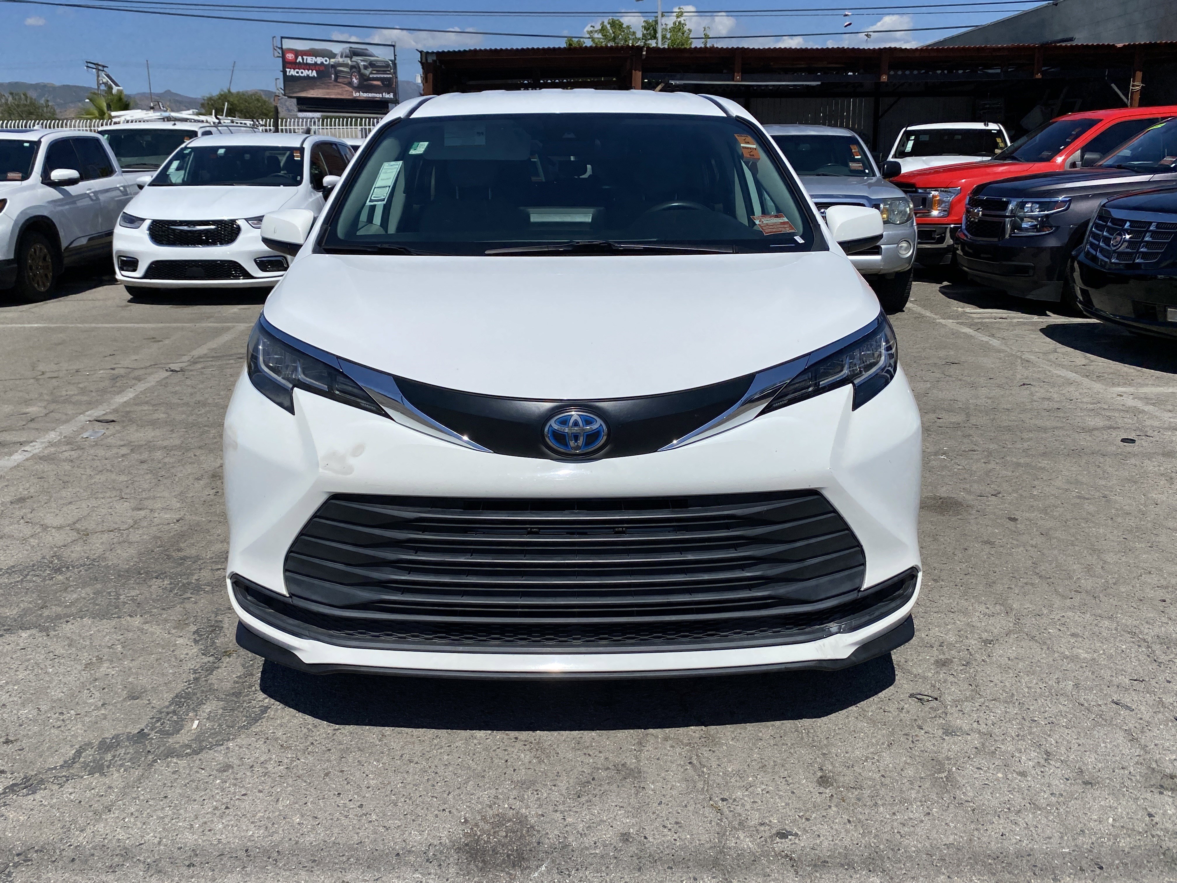 Used 2021 Toyota Sienna LE image 3