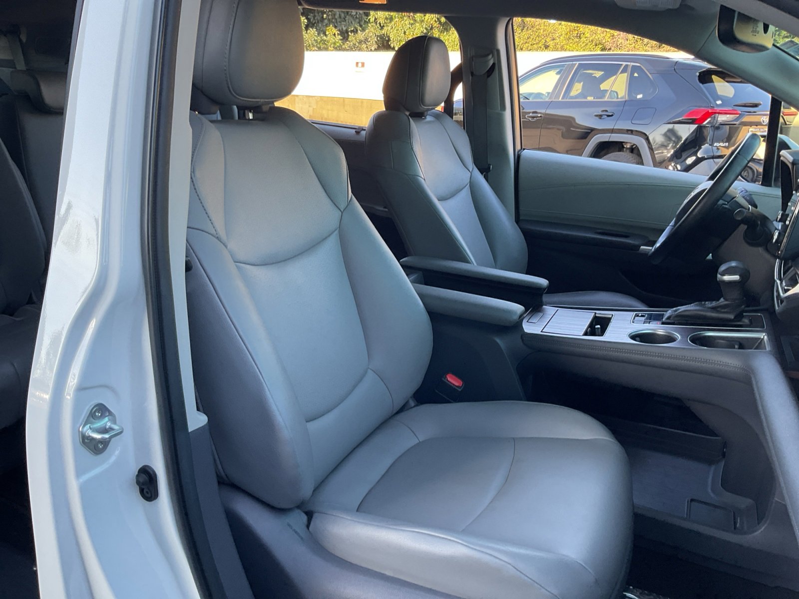 Used 2021 Toyota Sienna XLE w/ XLE Plus Package image 21