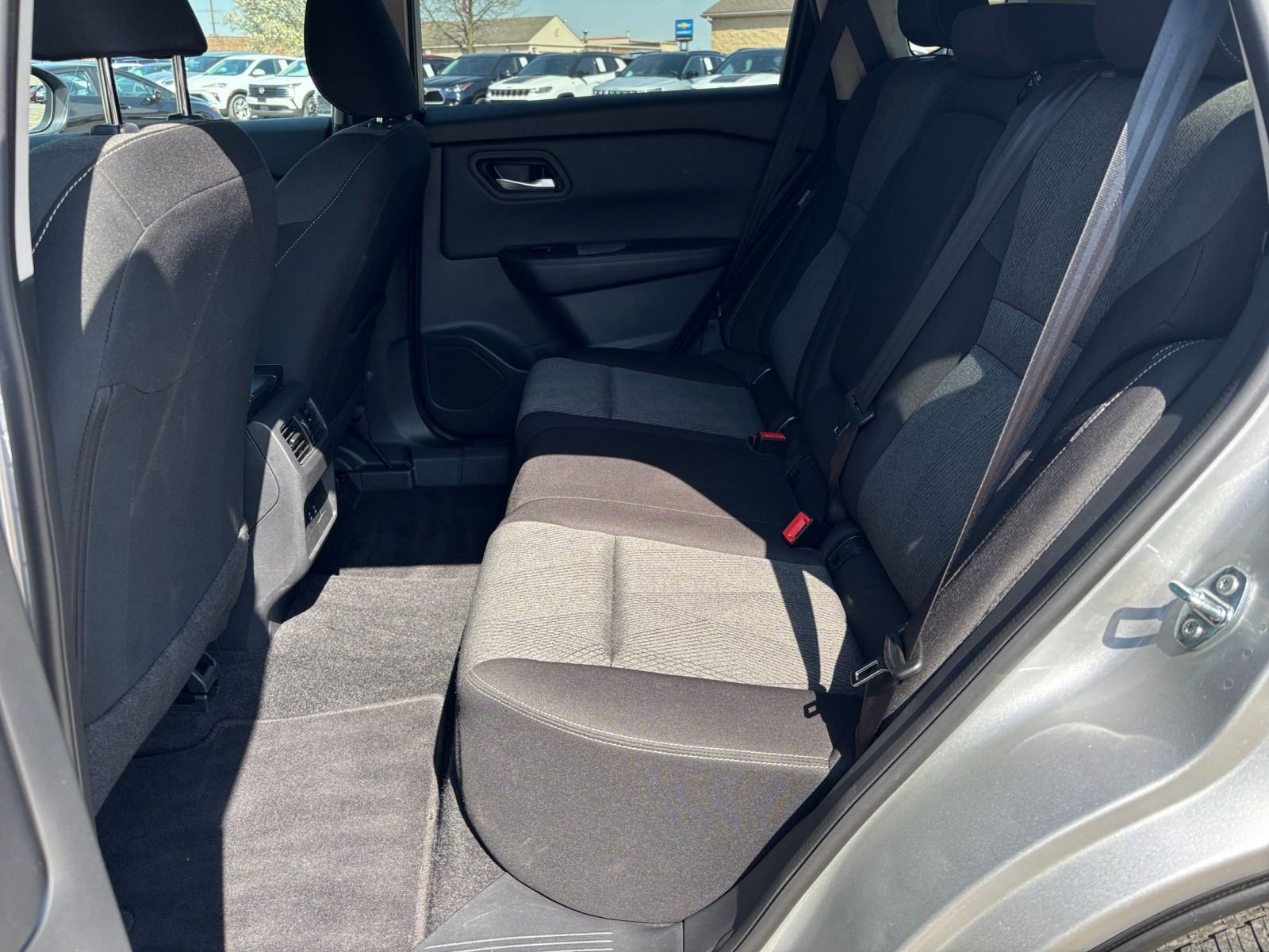 Used 2025 Nissan Rogue SV FWD image 28