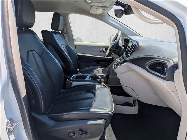 Used 2018 Chrysler Pacifica Limited w/ Advanced Safetytec Group FWD image 22