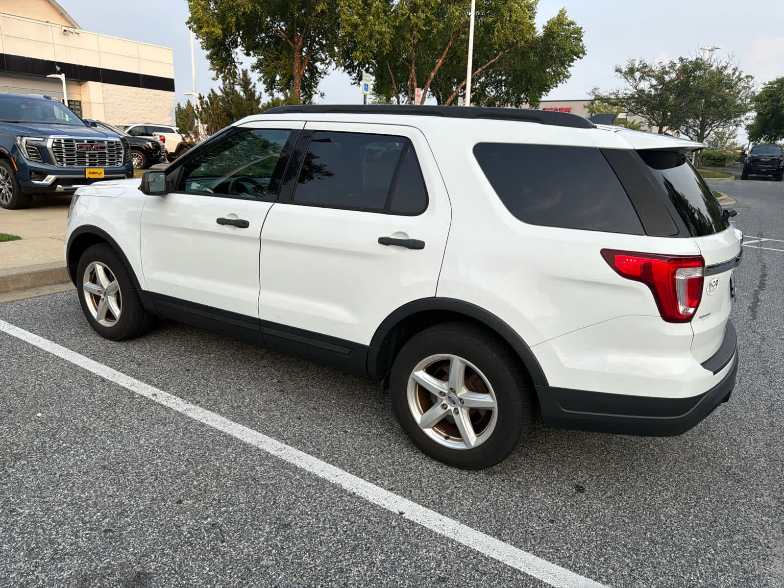 Used 2018 Ford Explorer 4WD image 3
