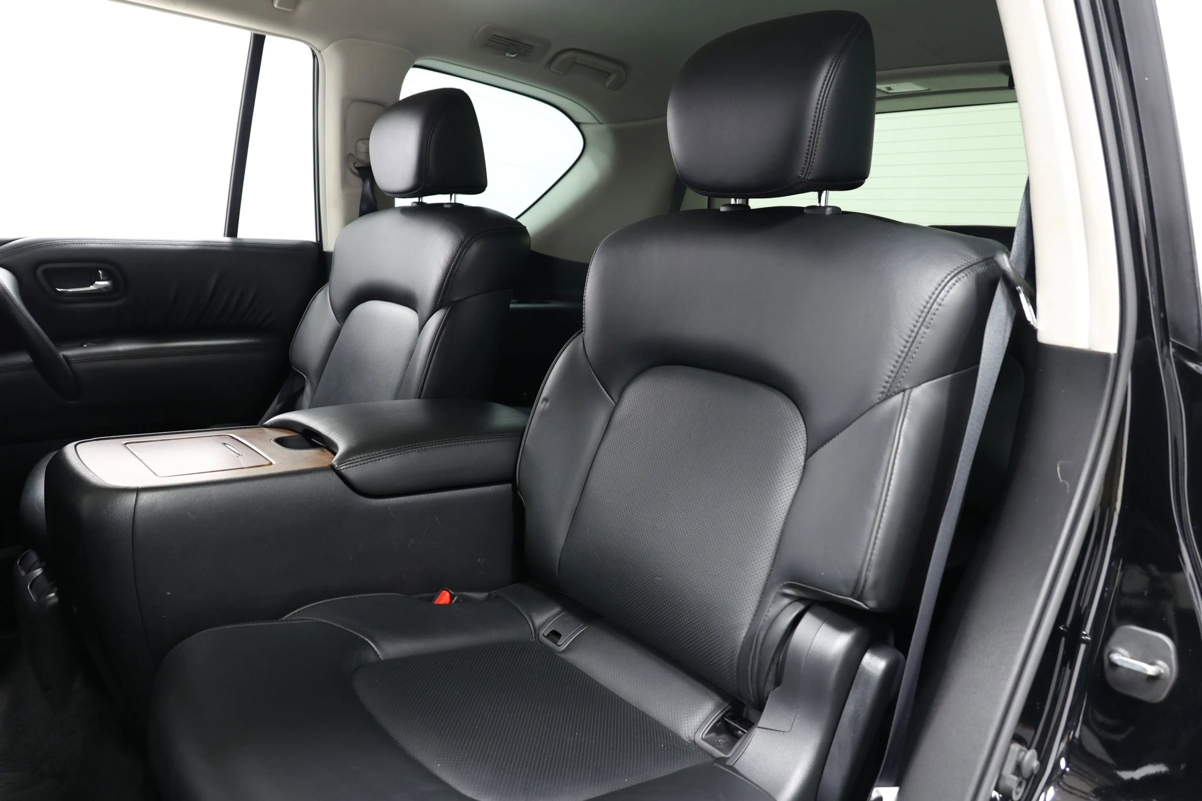 Used 2022 Nissan Armada SL w/ Captain's Chairs Package image 3