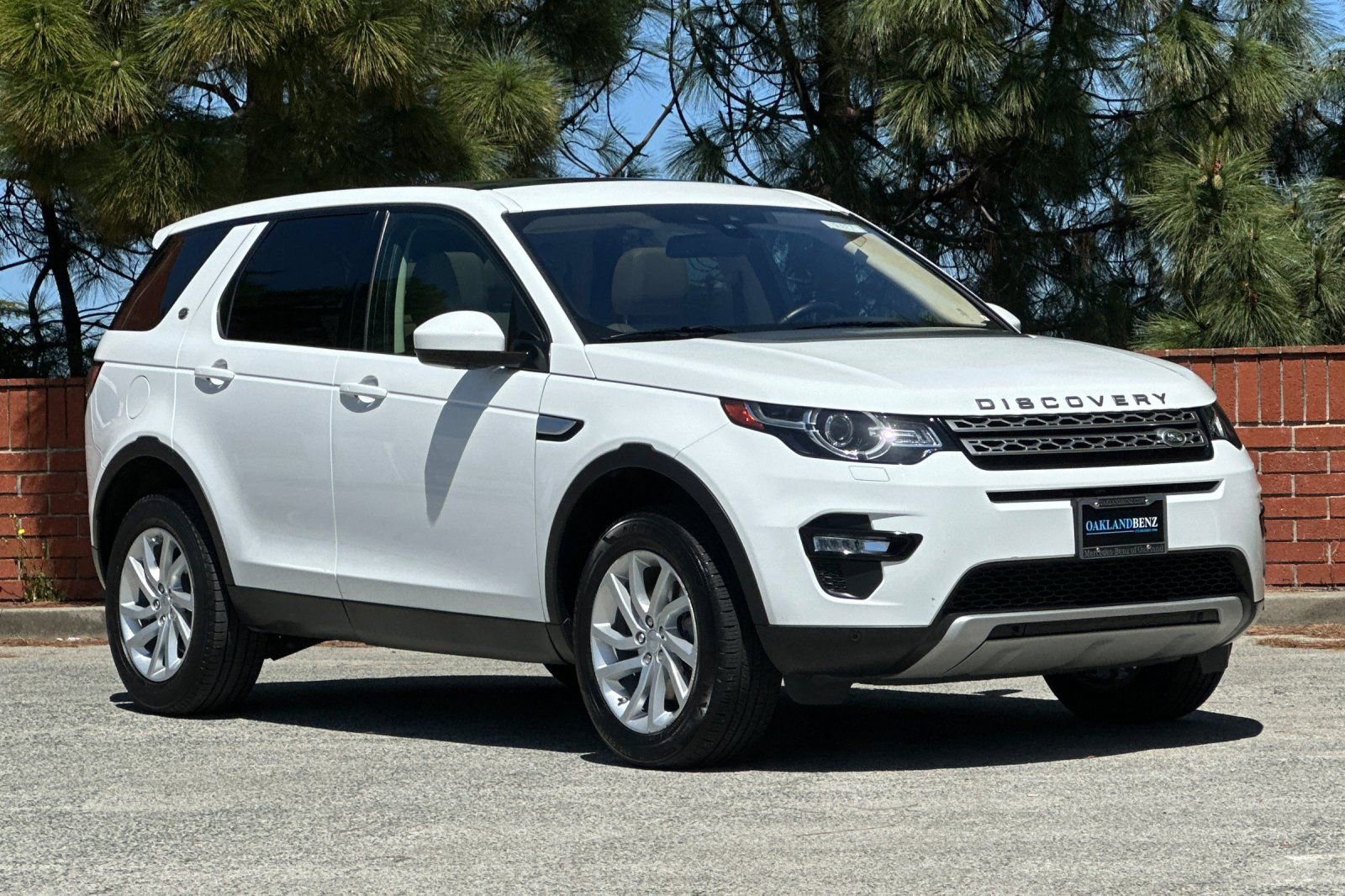 Used 2019 Land Rover Discovery Sport HSE image 2